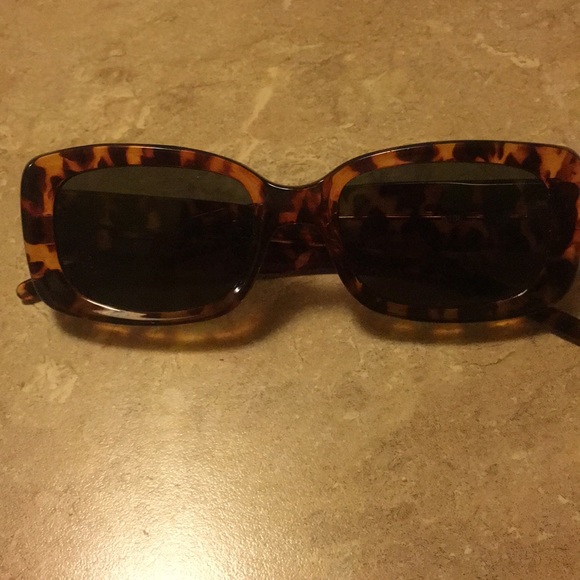 Halston Tortoise Shell Framed Sunglasses - Picture 4 of 8